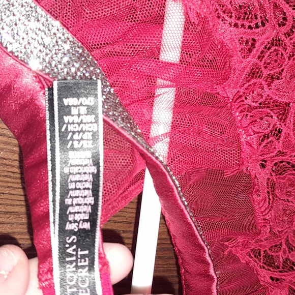 Red VS garter belt - Picture 2 of 3